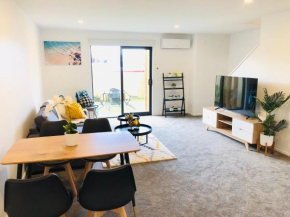 Arena,Railway Station Townhouse with Free car park, Christchurch